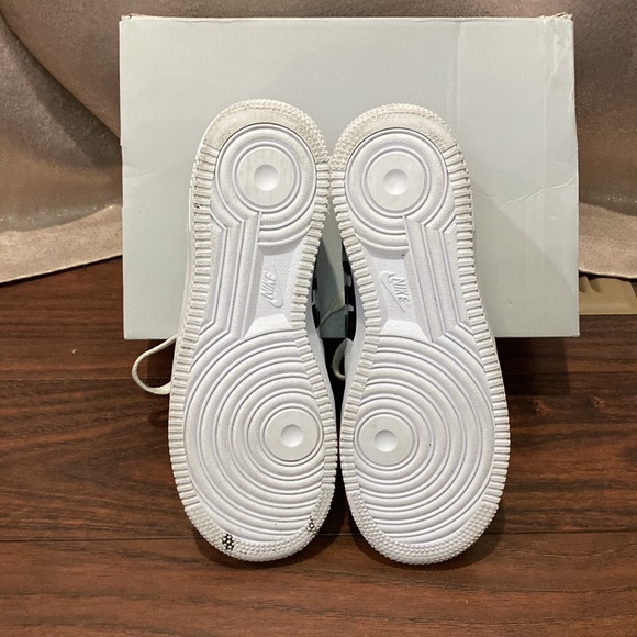 Nike Air Force 1 Custom design shoe with Louis Vuitton & Horizon of Los Angeles. - Picture 6 of 9